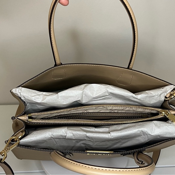 BNWT Michael Kors Large Mercer tote in Camel - Picture 4 of 13